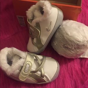 Brand new nike infant shoes!! Size:4c