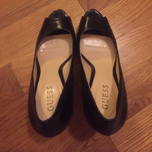 Black pumps.