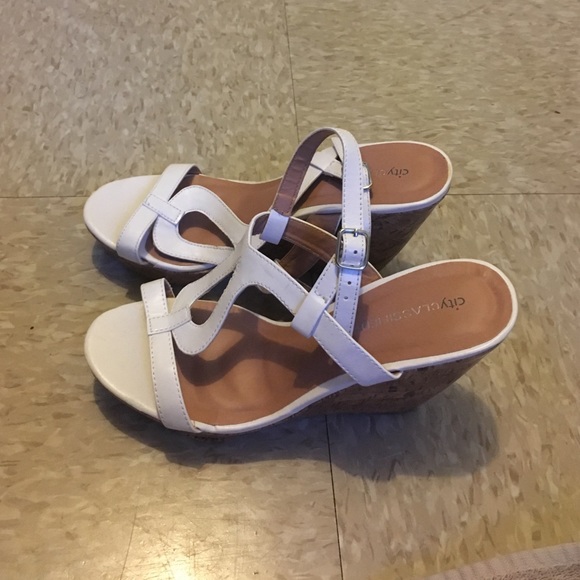 White Wedges