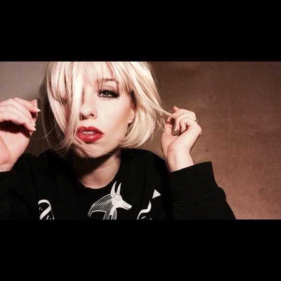 Meet your Posher, Amanda - Picture 3 of 4