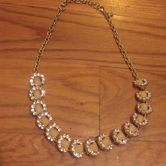 Stunning necklace.