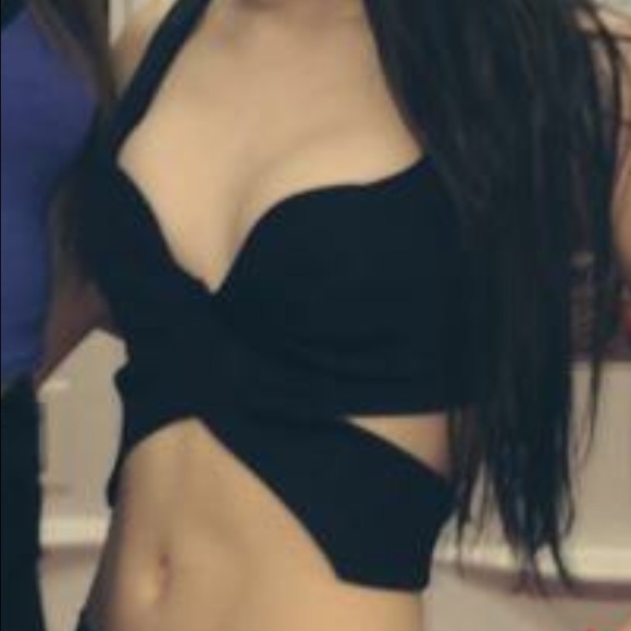 LF X CROSS CROP TOP