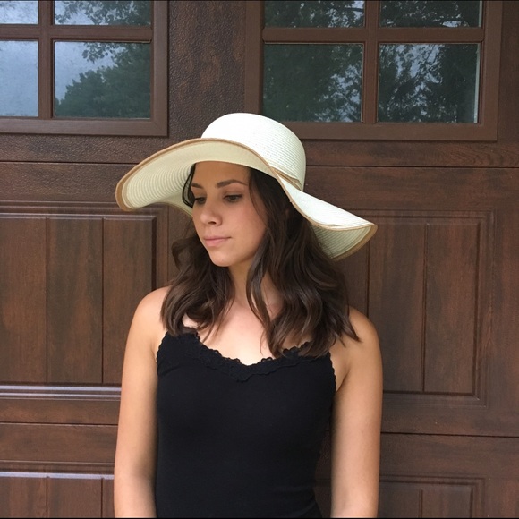 Floppy hat!