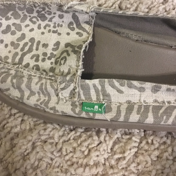 Sanuk size 8 shoes - Picture 2 of 2