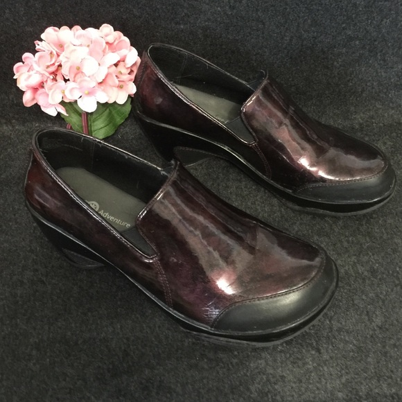 Burgundy Vegan clogs! Stunning!