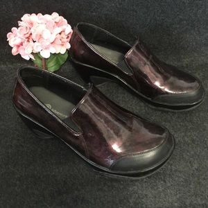 Burgundy Vegan clogs! Stunning!