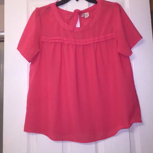Short sleeved blouse