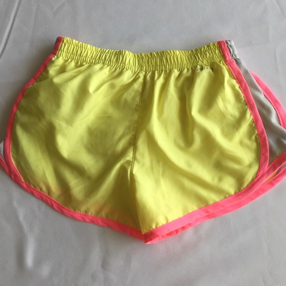 NIKE girls DRI-FIT sport shorts built in undie s6X - Picture 2 of 4