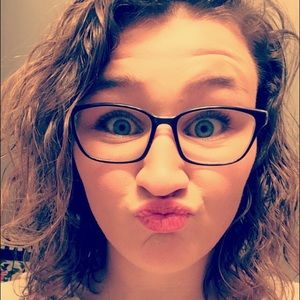 Meet your Posher, Anika