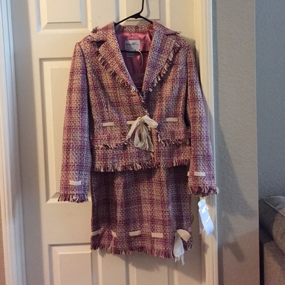 SUPER CUTE Pamela McCoy suit