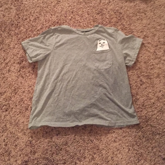 Gray shirt with kitty