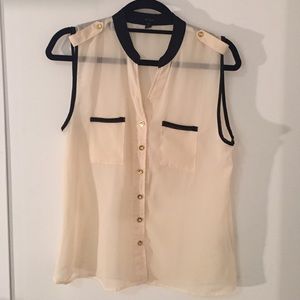 Cream sleeveless button down blouse