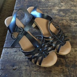 NEVER BEEN WORN Black strapped sandals