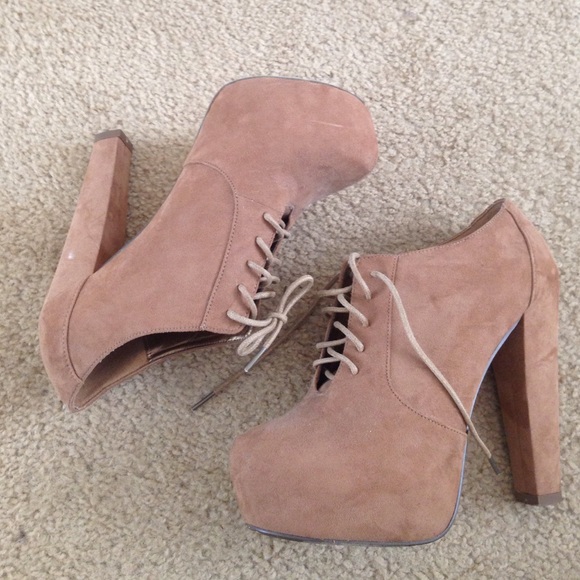 Lace up heeled booties