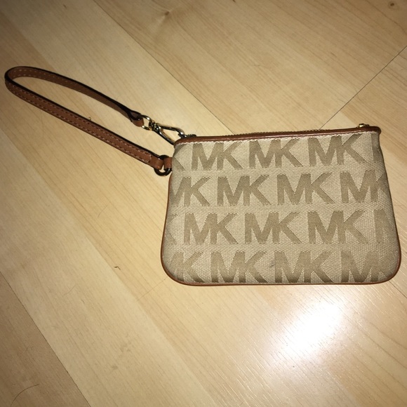 Micheal Kors Wristlet