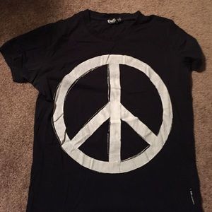 D&G men's tee with peace sign.