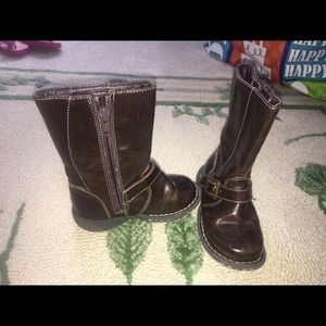Toddler brown boots size 6