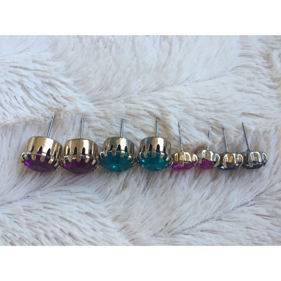 4 sets of stud earrings - Picture 2 of 4