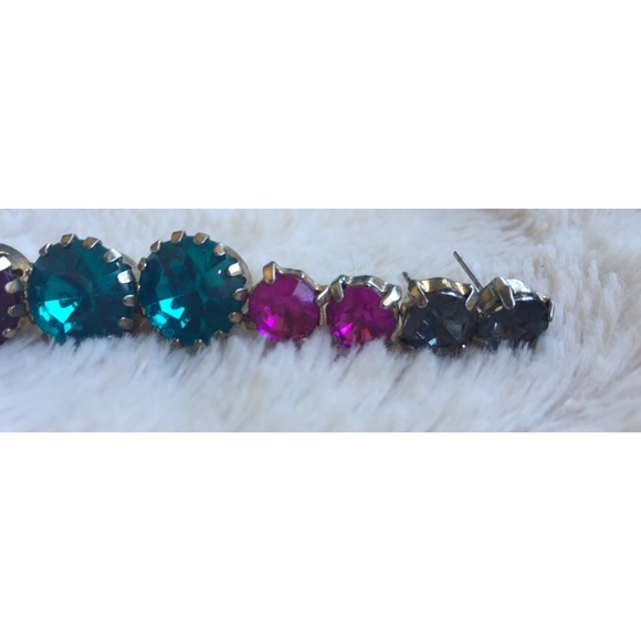 4 sets of stud earrings - Picture 4 of 4