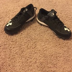 Kids Under Armour cleats, size 1y
