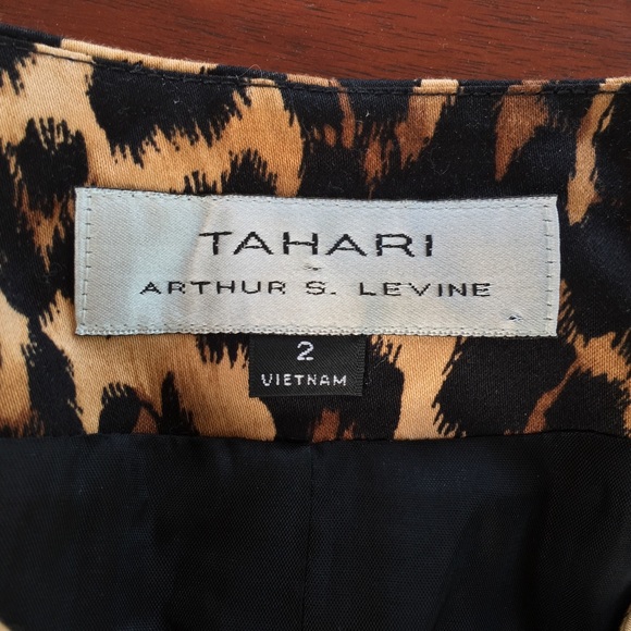 Tahari Arthur S Levine Cheetah Short Blazer size 2 - Picture 2 of 4