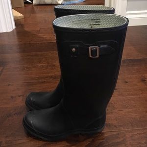 Matte black & tall Hunter rain boots