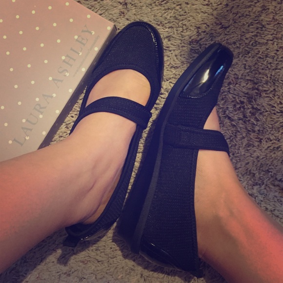 Laura Ashley patent leather/fabric flats - Picture 1 of 3