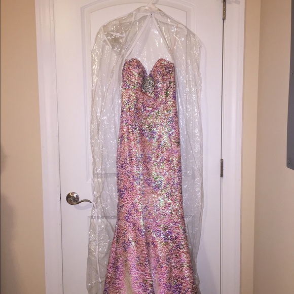 Beautiful Jovani Gown - Picture 3 of 4