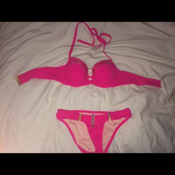 VS bathing suit. Worn once, great condition