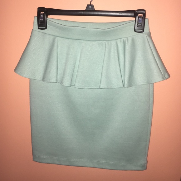 NWOT Mint Peplum Skirt