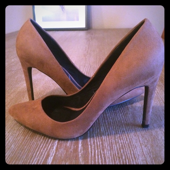 Brown Pointed Pumps
