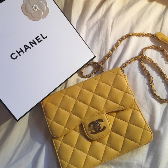 CHANEL purse