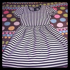 Casual Black and White Dress