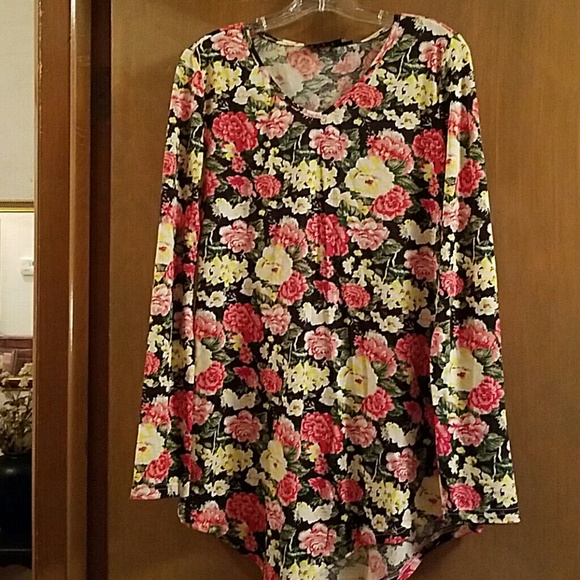 Pretty hanky hem floral tunic sz XXL NWT