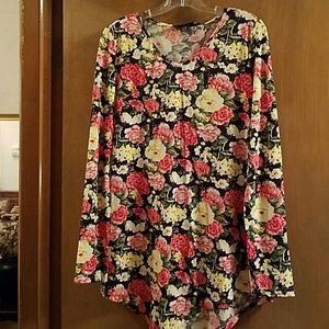 Pretty hanky hem floral tunic sz XXL NWT