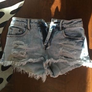 Bullhead acid washed shorts. High rise