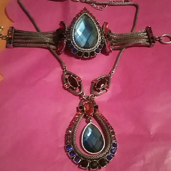 *SALE*NWOT Multicolor Crystals Antique Silver Set - Picture 1 of 4