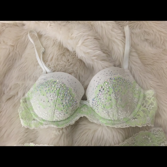 Victoria Secret Bra & Panty Set - Picture 2 of 4