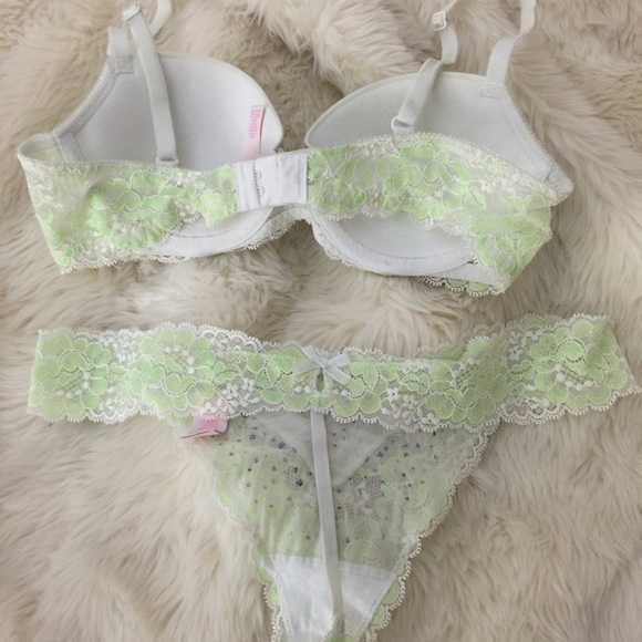Victoria Secret Bra & Panty Set - Picture 4 of 4