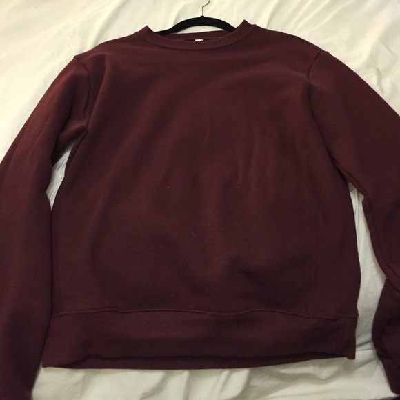 Maroon pull over sweatshirt