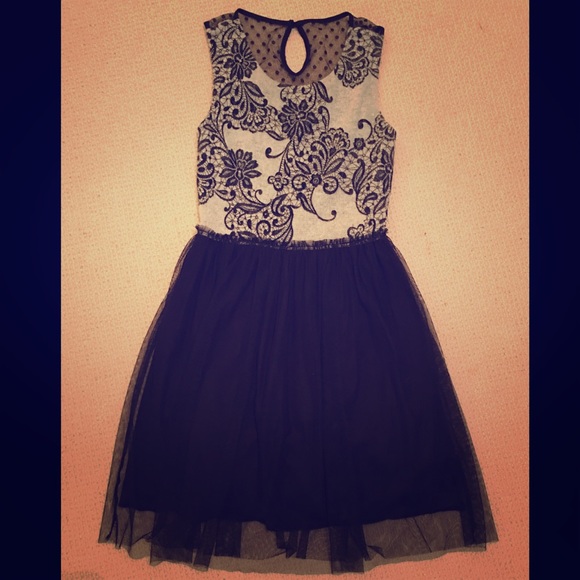 **MAKE AN OFFER**Anthropology flocked Sable dress