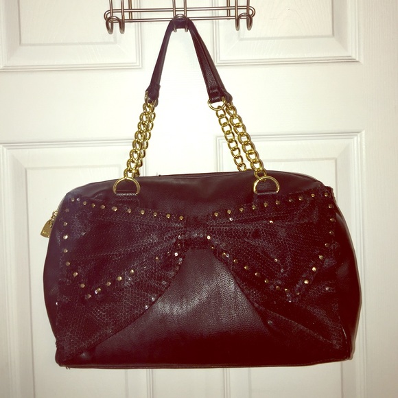 Betsey black shoulder bag