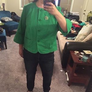 Adorable 3/4 sleeve green blazer