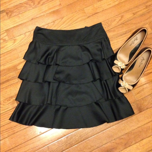 H&M tiered black skirt sz 6