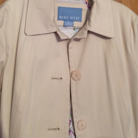Nine West Trenchcoat/Raincoat Stunning! - Picture 2 of 4