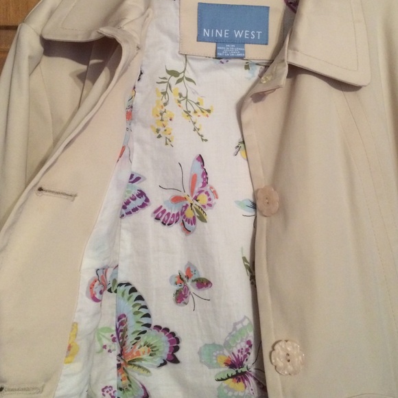 Nine West Trenchcoat/Raincoat Stunning! - Picture 3 of 4