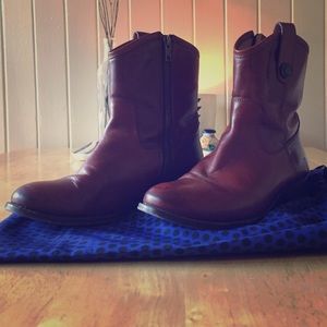 Frye Melissa Button ankle boot size 6 Frye Melissa Button ankle boot size 6