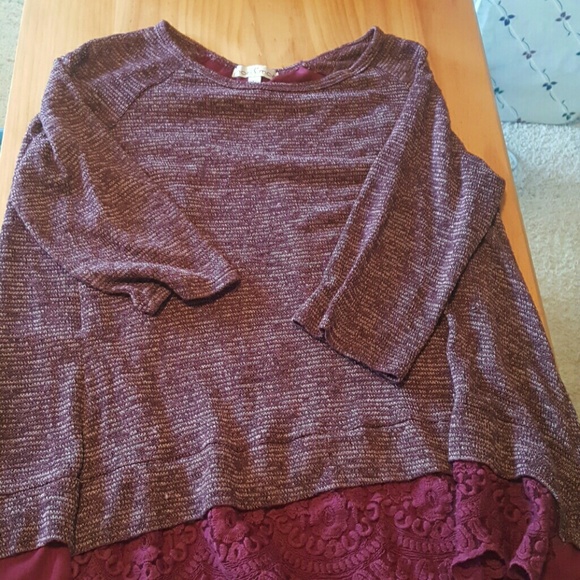 Maroon 3 quarter sleeve knit top