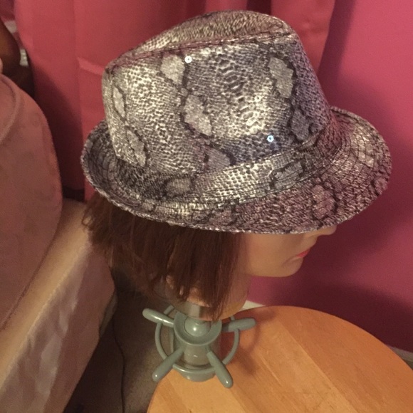 Fadora hat - Picture 2 of 3