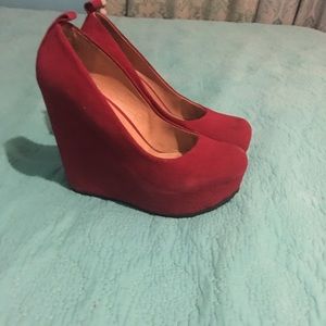 Aldo red wedges